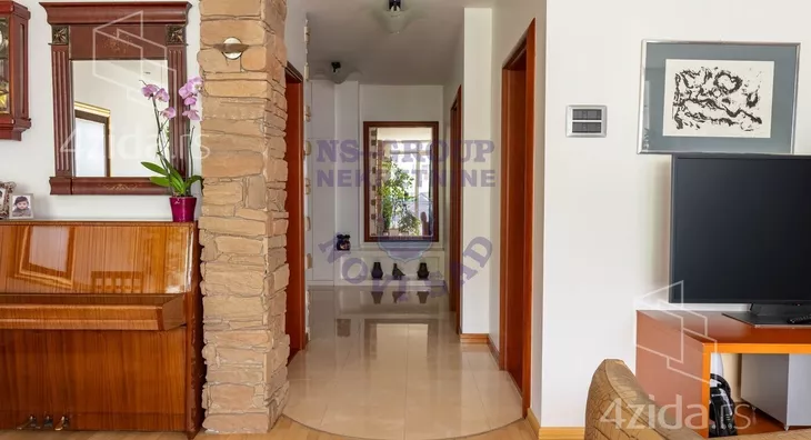 Petosoban stan | 4zida