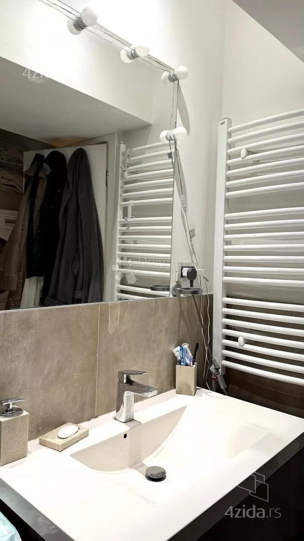 Petosoban stan | 4zida