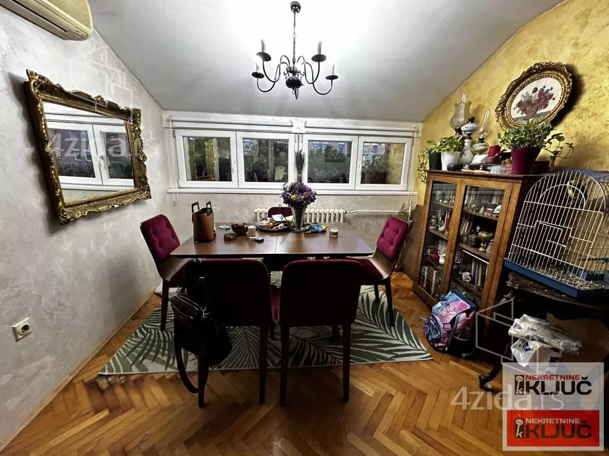 Troiposoban stan | 4zida