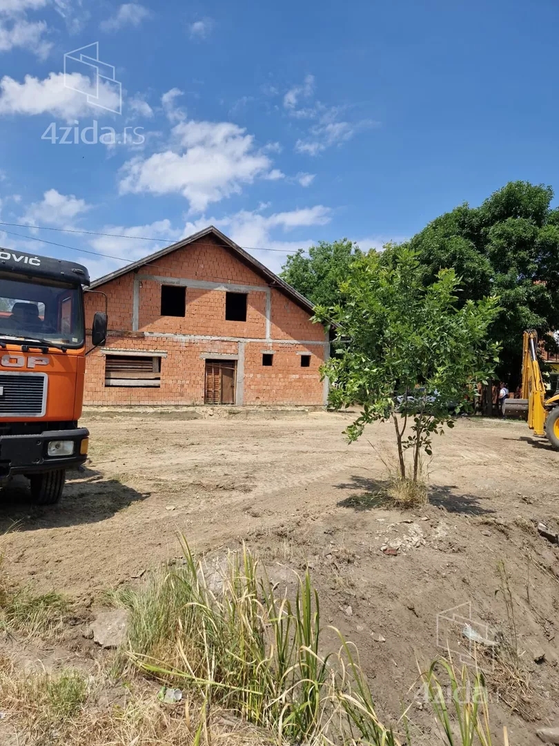 Poslovna zgrada | 4zida