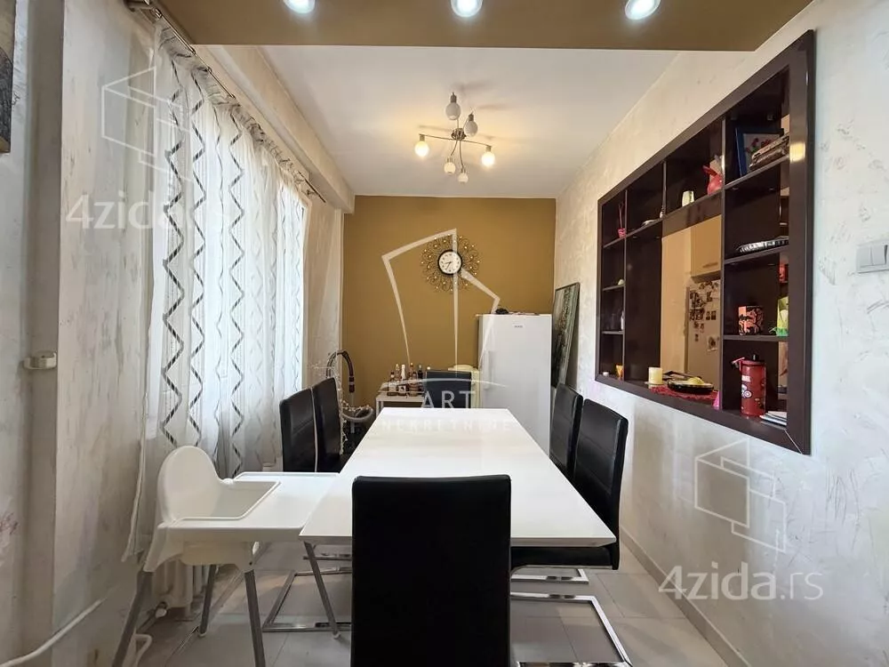 Troiposoban stan | 4zida