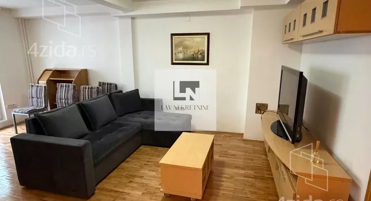 Šestosoban stan | 4zida