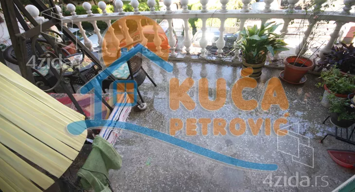 Četvoroiposoban stan | 4zida