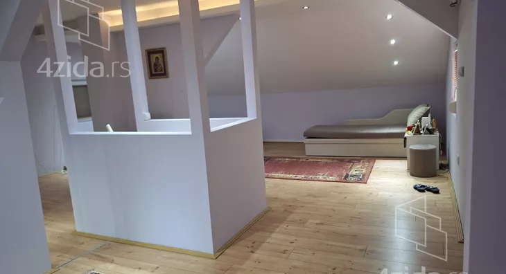 Četvoroiposoban stan | 4zida