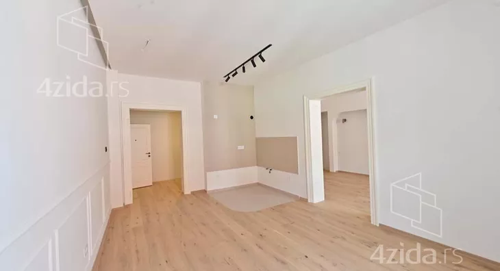 Poslovna zgrada | 4zida