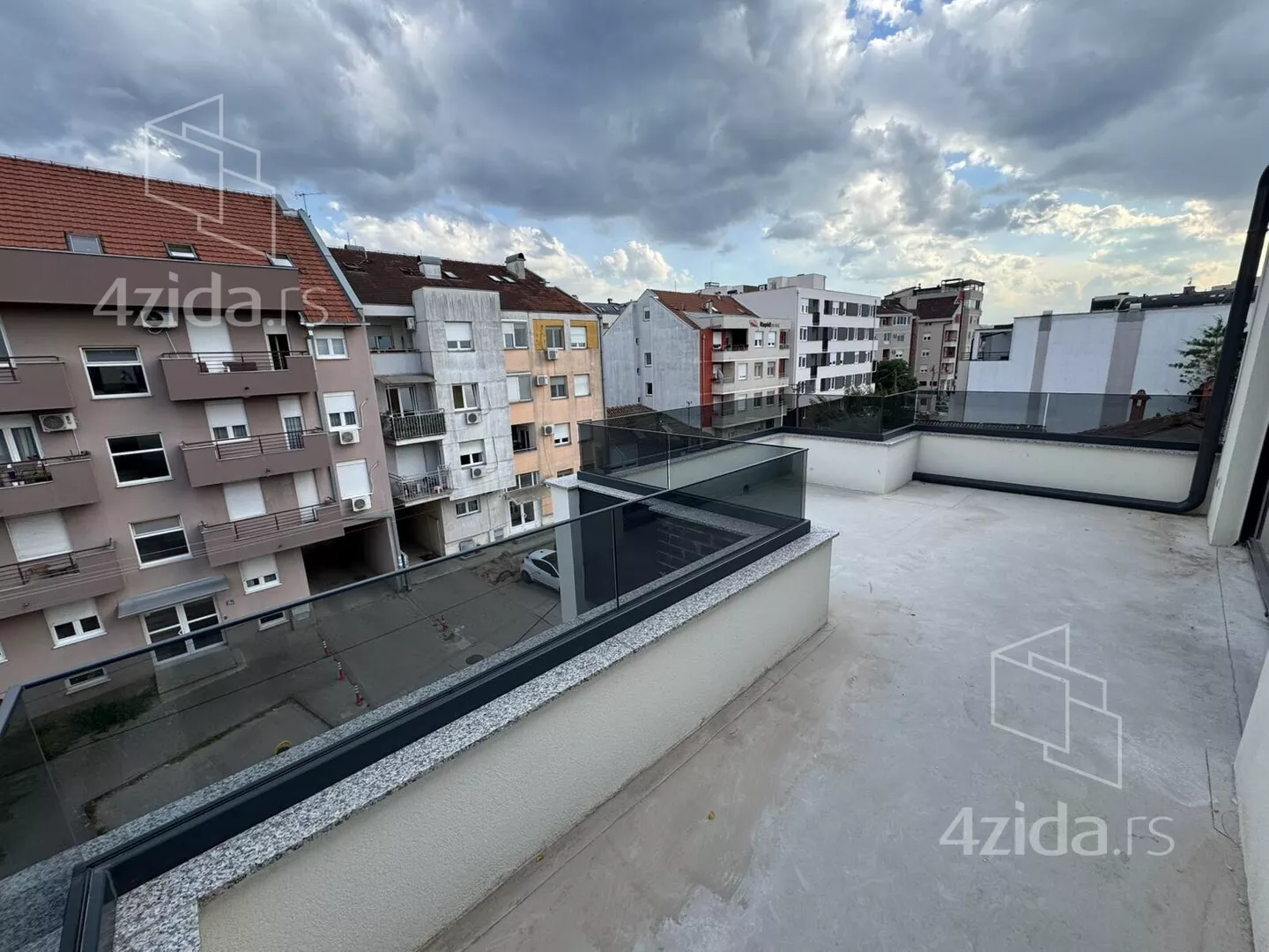 Šestosoban stan | 4zida