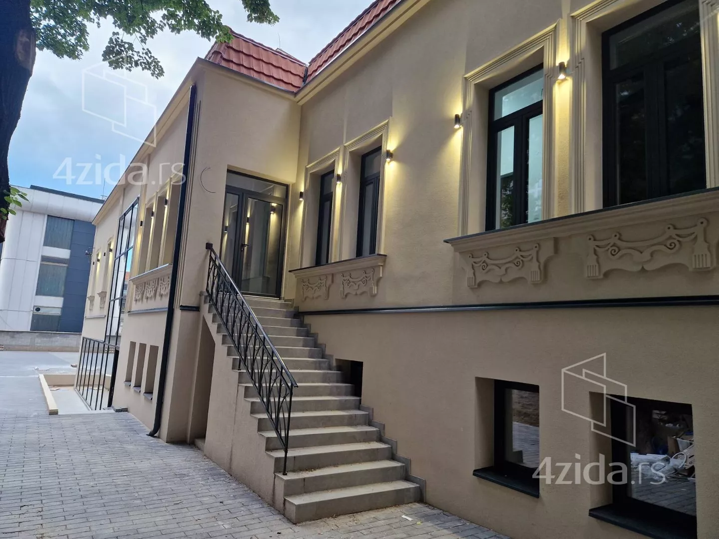 Poslovna zgrada | 4zida