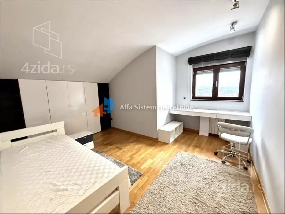 Petosoban stan | 4zida