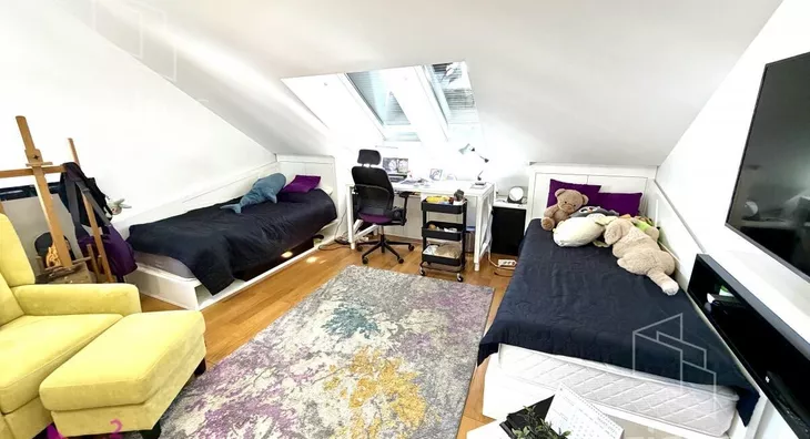 Sedmosoban stan | 4zida