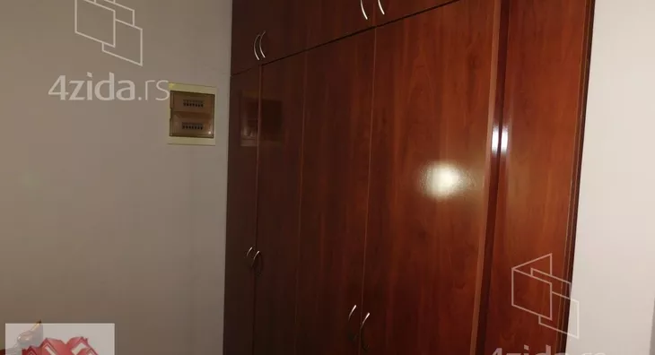 Šestosoban stan | 4zida
