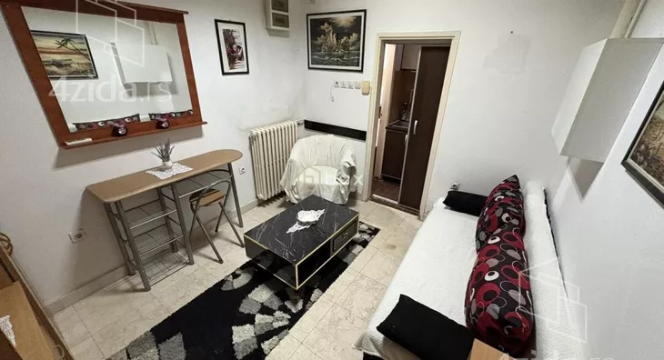 Poslovna zgrada | 4zida