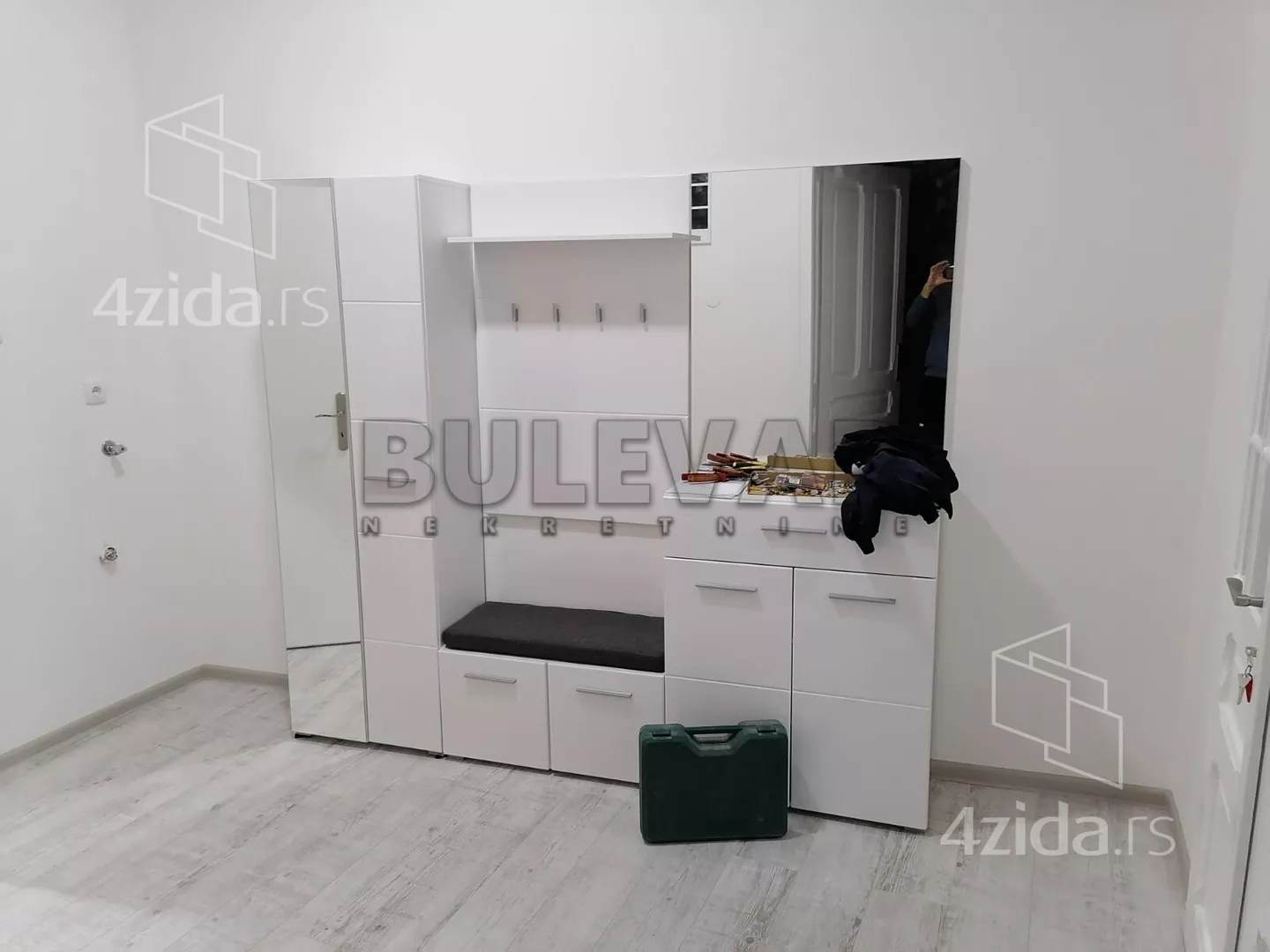 Troiposoban stan | 4zida