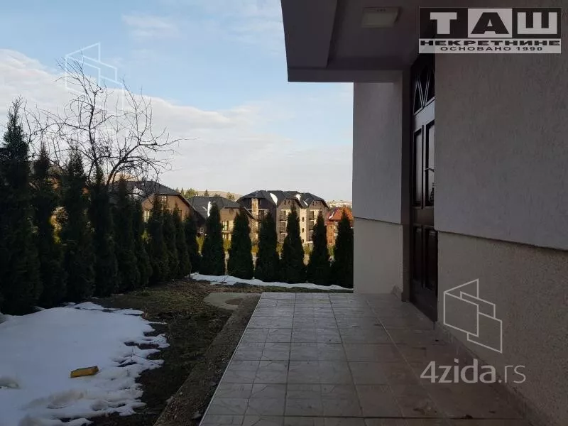 Petosoban stan | 4zida