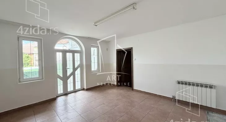 Poslovna zgrada | 4zida