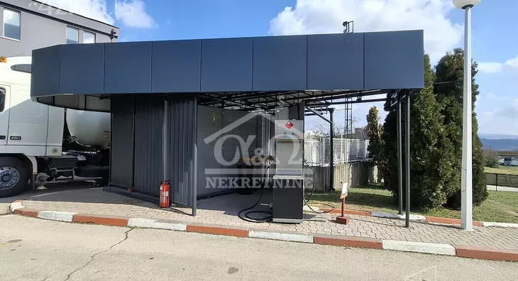 Poslovna zgrada | 4zida