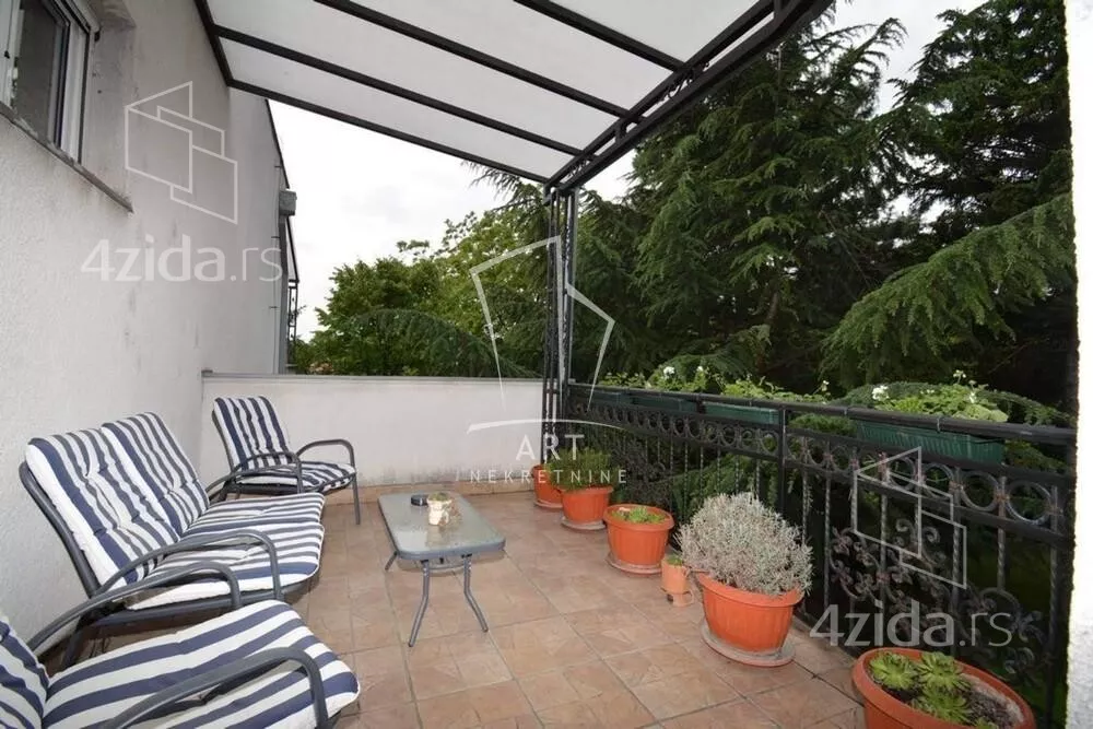 Petoiposoban stan | 4zida