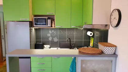 Dvadesetsedmog Marta | 4zida.rs