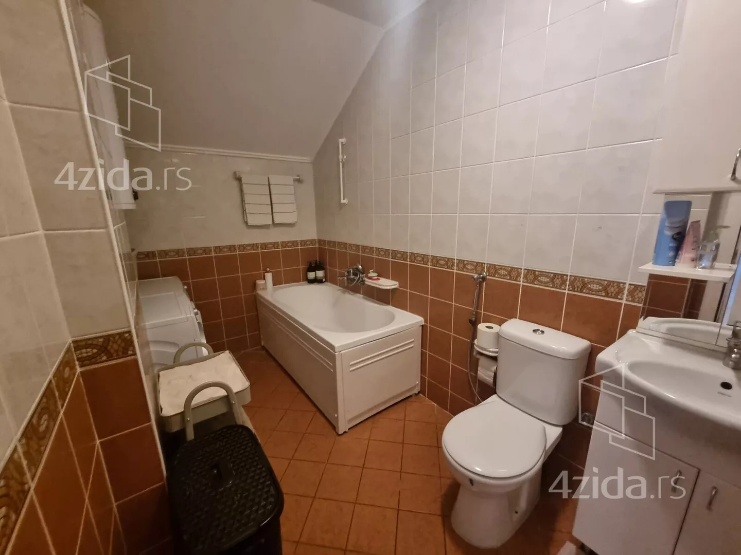 Troiposoban stan | 4zida