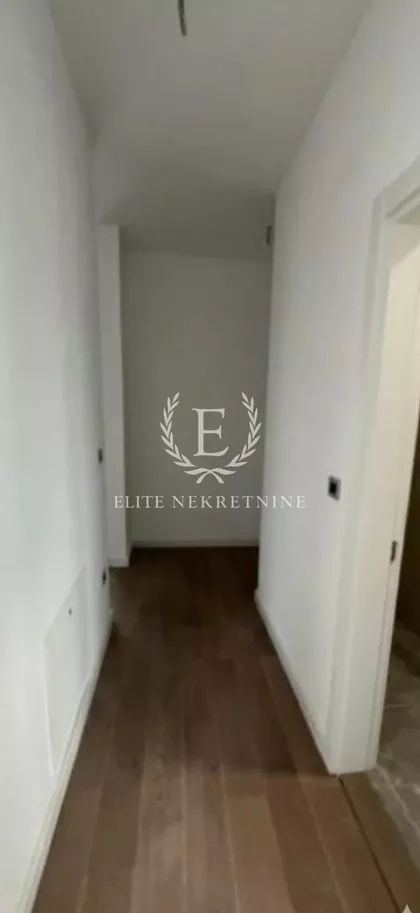 Omladinskih Brigada The One | 4zida.rs