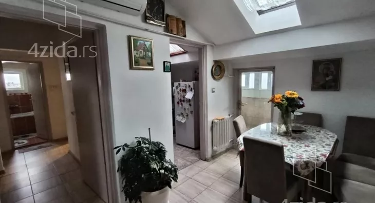 Troiposoban stan | 4zida