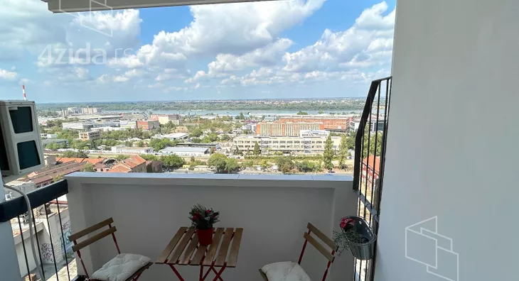 Četvoroiposoban stan | 4zida