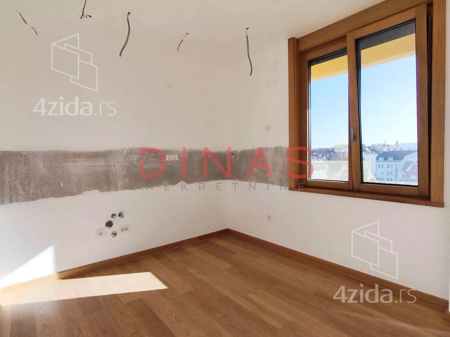 Četvoroiposoban stan | 4zida