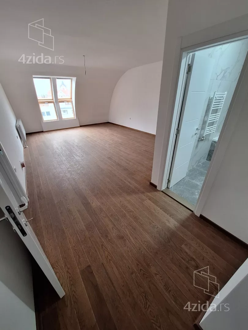 Šestosoban stan | 4zida