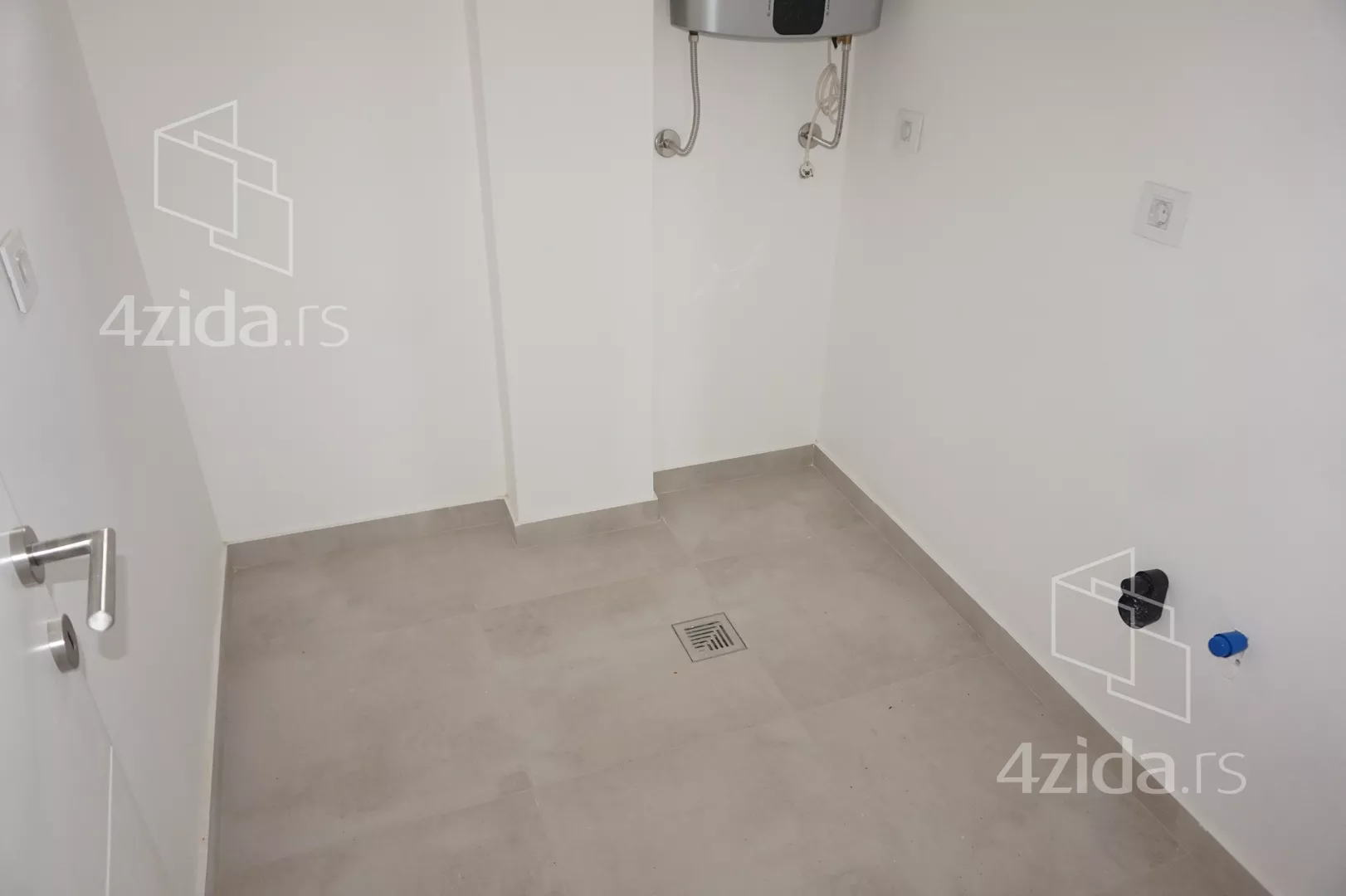Šestosoban stan | 4zida
