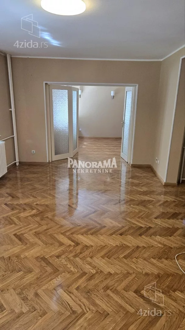 Četvoroiposoban stan | 4zida