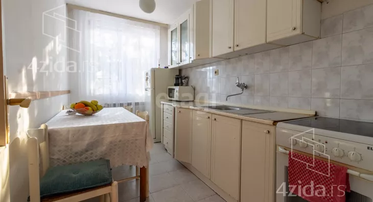 Šestosoban stan | 4zida