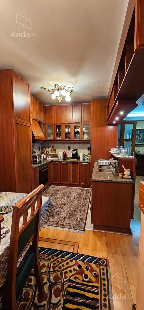 Petosoban stan | 4zida