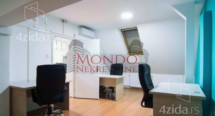 Poslovna zgrada | 4zida