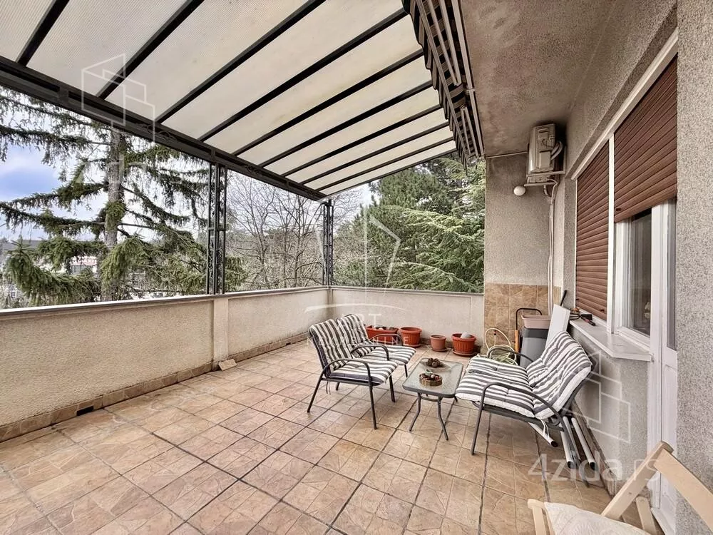 Petoiposoban stan | 4zida