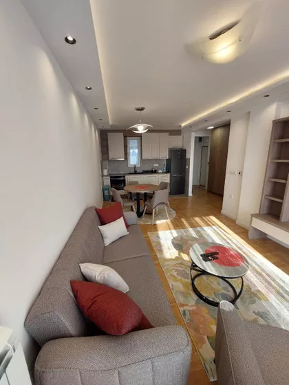 Milana Rakića | 4zida.rs