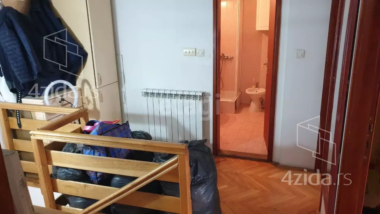 Šestosoban stan | 4zida