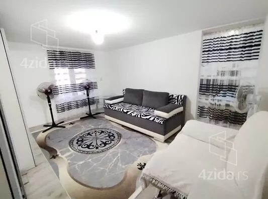 Četvoroiposoban stan | 4zida