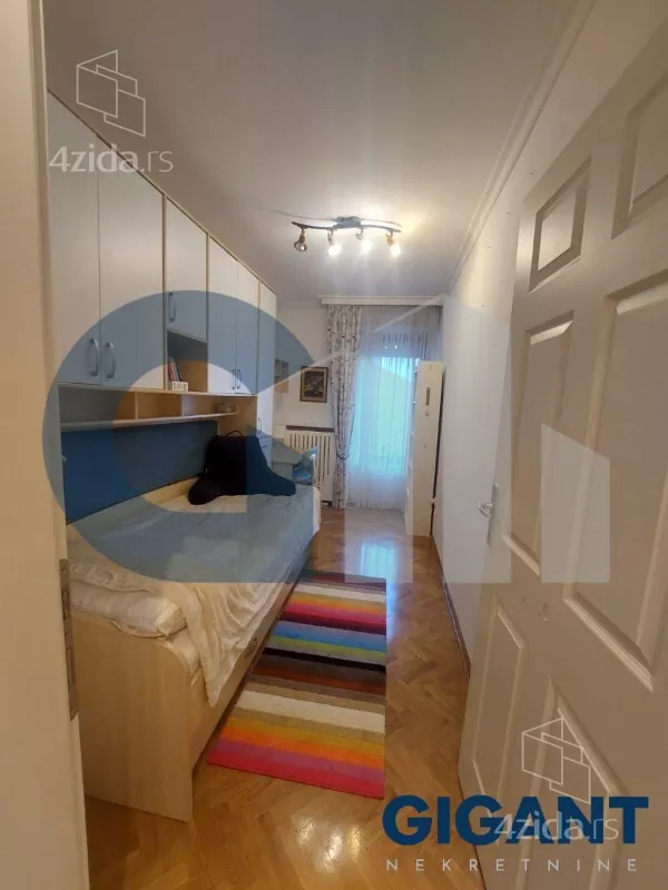 Petosoban stan | 4zida