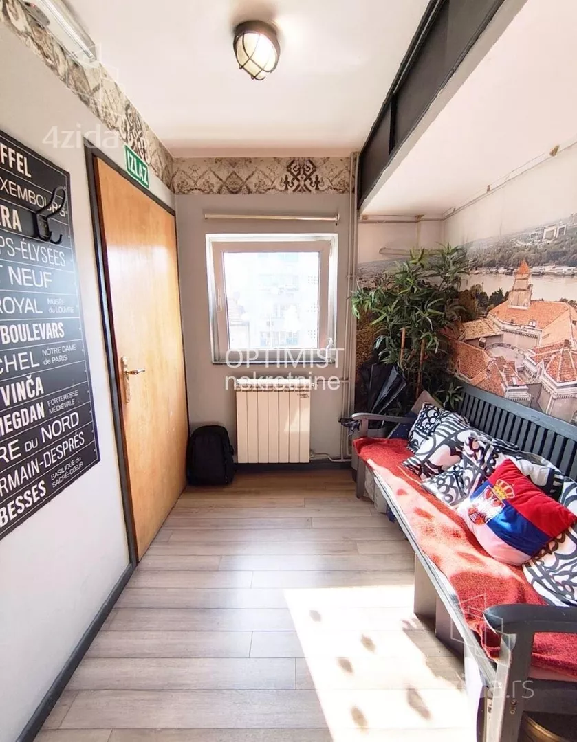 Šestoiposoban stan | 4zida