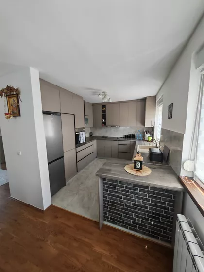 Stari Banovci | 4zida.rs