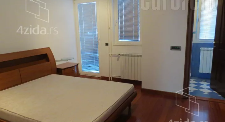 Šestosoban stan | 4zida