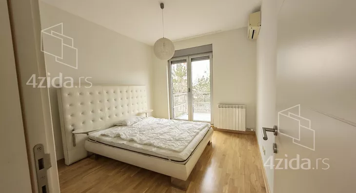 Četvoroiposoban stan | 4zida