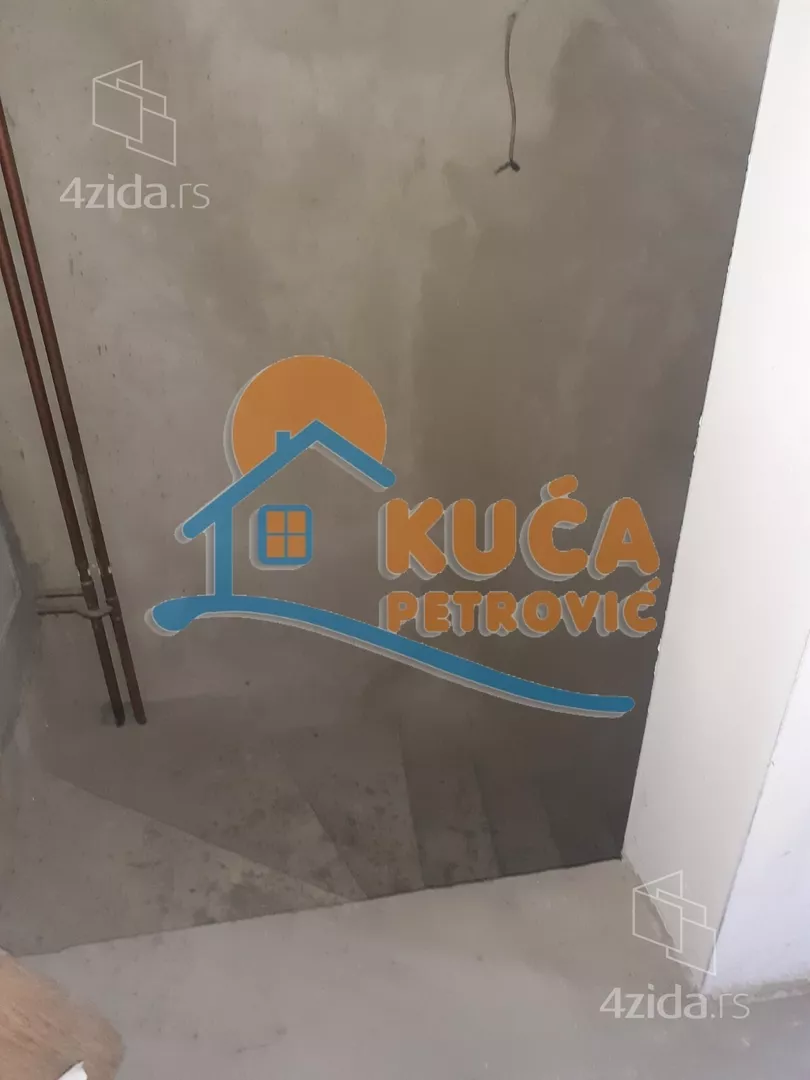 Lokal | 4zida