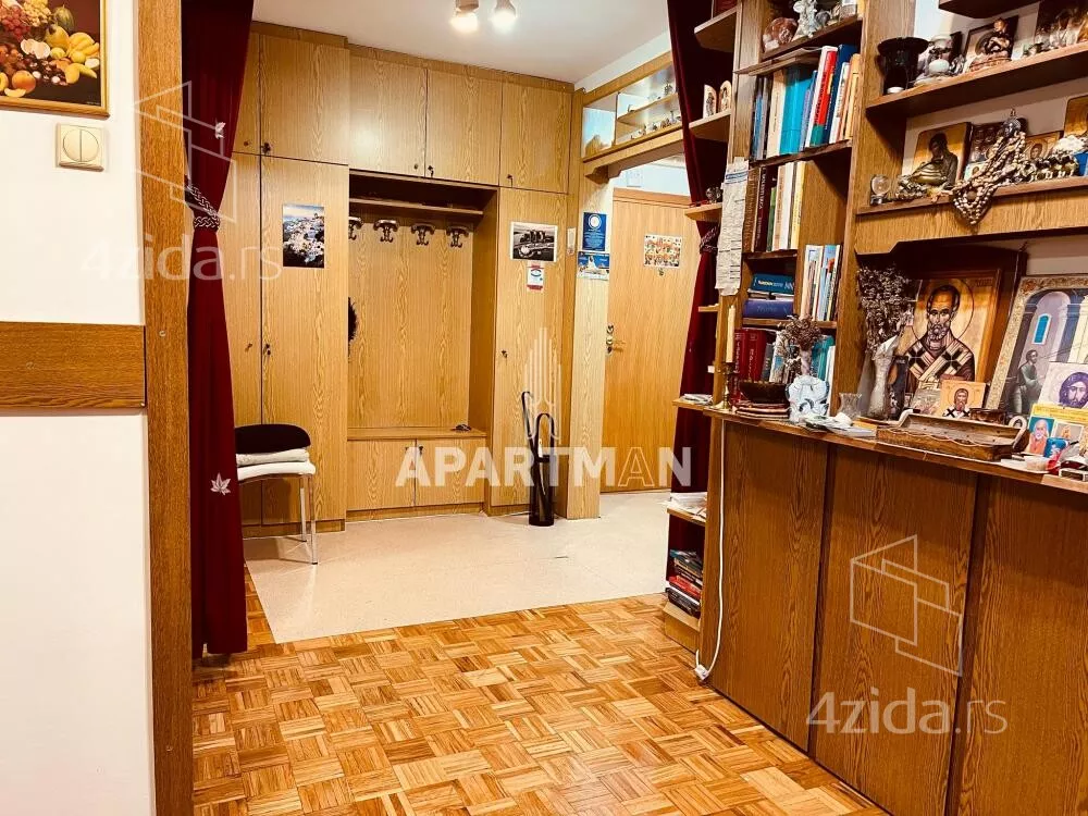 Troiposoban stan | 4zida