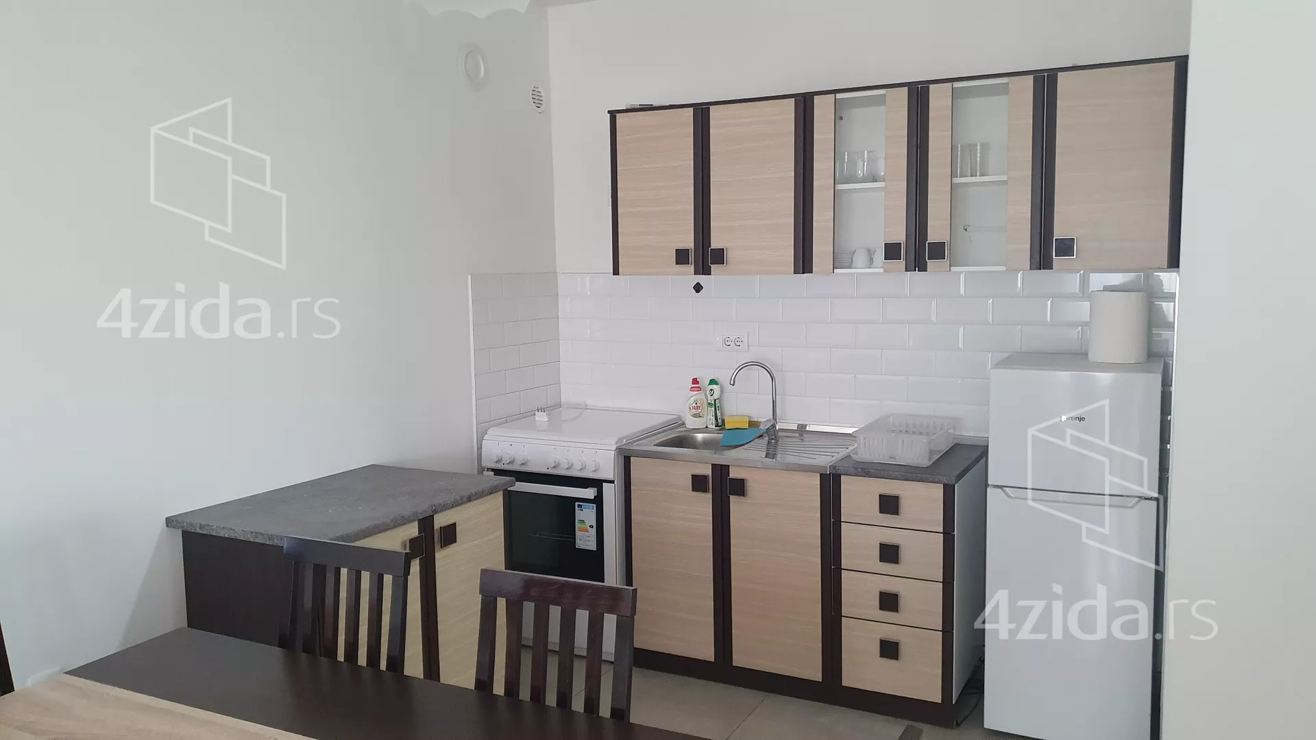 Jednoiposoban stan | 4zida