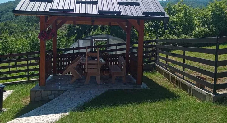 5-etažna kuća | 4zida