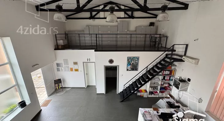 Poslovna zgrada | 4zida