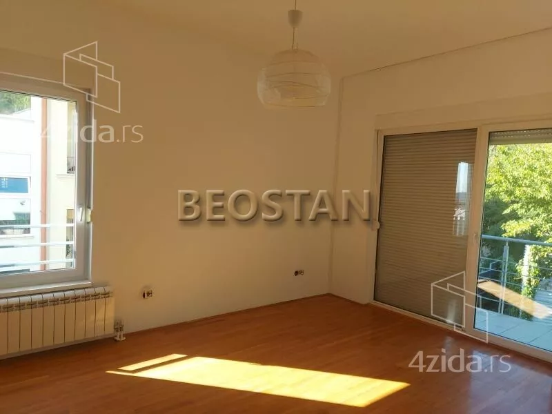 Šestosoban stan | 4zida