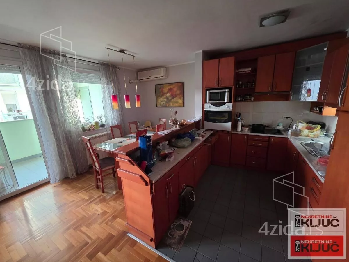 Četvorosoban stan | 4zida