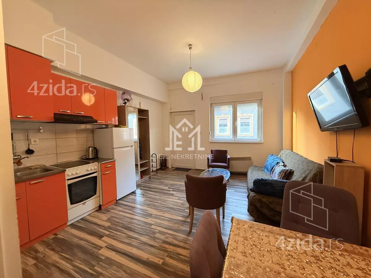 Petosoban stan | 4zida