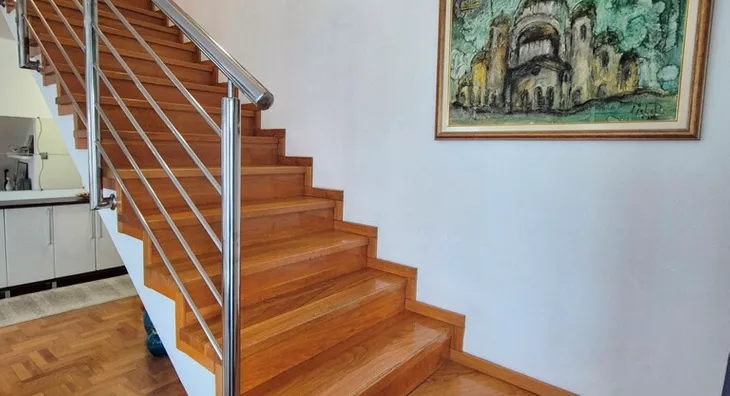 Šestosoban stan | 4zida